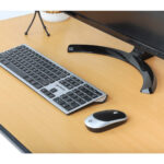 Kit De Teclado Y Mouse Óptico Inalámbrico Manhattan 180788 Mwk7400 De Tamaño Completo, Receptor USB RF 2.4 Ghz, 109 Teclas Con Mecanismo De Tijera Y Mouse De 1200 Dpi - Negro / Plata