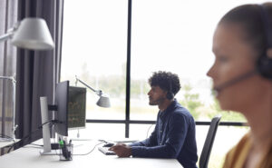 DIADEMA AUDIFONO C/MICROFONO ENCOREPRO 320 ALAMBRICO POLY 214573-01 QD/BIAURICULAR/COLOR NEGRO