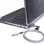 440271 Candado Para Laptop Con Cerradura De Llave, Cable De Acero Y Recubrimiento Pvc Transparente De 1.5Mts De Largo.