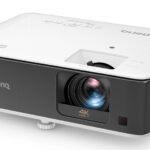 VIDEOPROYECTOR BENQ TK700STI DLP/3000 LUMENES/2160P/TIRO CORTO/3D/CON BOCINAS/BLANCO-GRIS, 9H.JNL77.17L