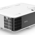 VIDEOPROYECTOR BENQ TK700STI DLP/3000 LUMENES/2160P/TIRO CORTO/3D/CON BOCINAS/BLANCO-GRIS, 9H.JNL77.17L