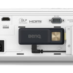 VIDEOPROYECTOR BENQ TK700STI DLP/3000 LUMENES/2160P/TIRO CORTO/3D/CON BOCINAS/BLANCO-GRIS, 9H.JNL77.17L