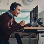 HP Poly Auriculares USB-C-C Poly Voyager Focus 2 Con Certificación Para Microsoft Teams + Adaptador USB-C/A + Soporte De Carga
