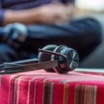 HP Poly Auriculares USB-C-C Poly Voyager Focus 2 Con Certificación Para Microsoft Teams + Adaptador USB-C/A + Soporte De Carga