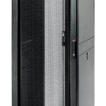 GABINETE NETSHELTER APC AR3100 SX 42U 600MM ANCHO X 1070MM PROFUNDIDAD C/PANELES LATERALES, NEGRO
