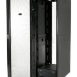 Gabinete Netshelter Apc Ar3100 Sx 42U 600Mm Ancho X 1070Mm Profundidad C/Paneles Laterales, Negro