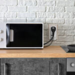 Regulador De Voltaje Y Supresor De Picos Vorago Avr-300, 1800W/RJ45/RJ11/120V