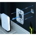 Punto De Acceso Ubiquiti Modelo U7-Pro-Wall WiFi 7 Con Diseño De Pared - Tribanda En 2.4, 5 Y 6 Ghz, Hasta 10.688 Gbps, Puerto Ethernet 1/2.5 Gbe, 300+ Clie
