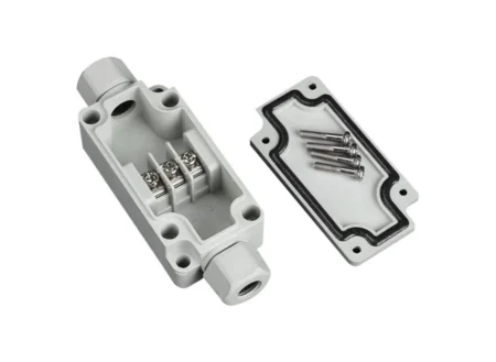 Caja De Conexion Exterior Precision Pst-Pbt-3P Con Terminales Intermedias Para 3 Lineas Tornillo Simple, Incluye Glandulas