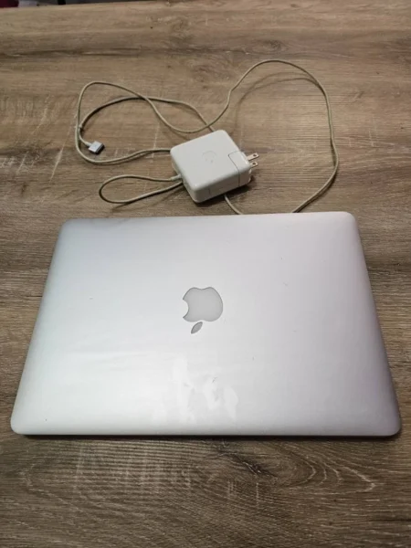 Apple MacBook Pro Computadora portátil 33.8 cm (13.3″) Intel® Core™ i5 16 GB LPDDR4x-SDRAM 1 TB SSD Wi-Fi 5 (802.11ac) macOS Catalina Gris