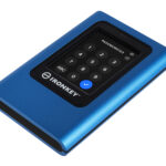 U. Estado Solido SSD Externo USB 3.2 480Gb Kingston, Ironkey Vault Privacy 80, Color Azul-Negro, Ikvp80Es/480G