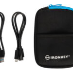 U. Estado Solido SSD Externo USB 3.2 480Gb Kingston, Ironkey Vault Privacy 80, Color Azul-Negro, Ikvp80Es/480G