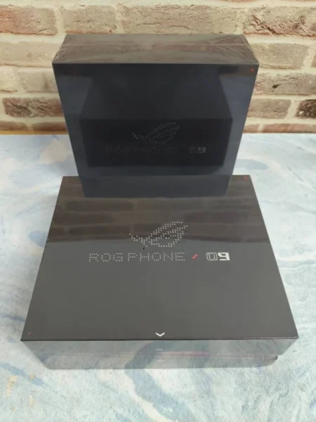 SMARTPHONE ASUS ROG PHONE 9 PRO EDITION 5G/24GB/1TB/DUAL SIM/CON GATILLOS/ANDROID 15/RECONOCIMIENTO FACIAL Y SENSOR DE HUELLA/COLOR NEGRO