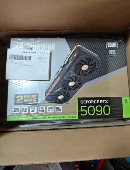 T/Video Zotac Zt-B50900J-10P Geforce Rtx 5090 Solid Oc, 32Gb Gddr7/PCIE 5.0/HDMI/3Xdp/3Xfan