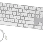Apple MK2C3LL/A teclado Universal USB + Bluetooth QWERTY Inglés de EE.UU. Plata, Blanco