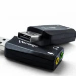 ADAPTADOR VORAGO ADP-201 USB 2.0 MACHO-2X 3.5MM HEMBRA,C/SALIDA DE MICROFONO,COLOR NEGRO