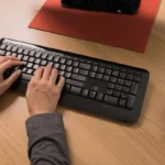 Kit Teclado Y Mouse Inalambrico Microsoft 1Ai-00003 Bluetooth/Ambidiestro/USB/Negro