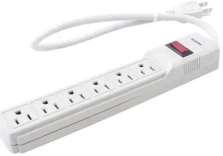 Barra Multicontacto Surtek 136220 Con Supresor De Picos 450J/Voltaje De Entrada 127Vca Nema 5-15P/Con 6 Salidas Nema 5-15R/Color Blanco