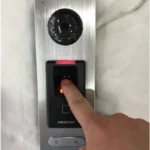 Lector Biometrico 2 En 1, Hikvision Ds-K1T501Sf, IP65 Con Funcion De Videoportero Y Lector Qr Incluida/ Llamada A App De Smartphone Hik-Connect P2P