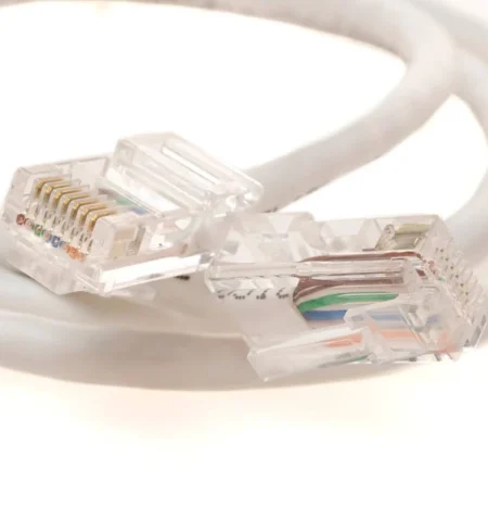 Cable 7.6M De Red Cat6A Blanco Snagless PoE 100W RJ45