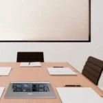 Caja De Mesa - RJ45 Cat 5E, HDMI, Svga, USB V2.0, 3.5 Mm, Nema 5-15R, Plata, Brobotix 005514